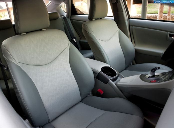 2012 Toyota Prius - фотография 10 из 14