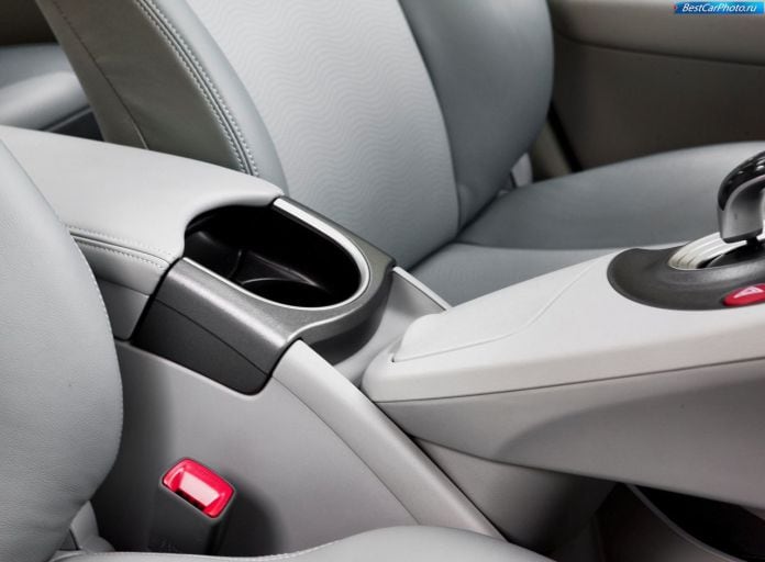 2012 Toyota Prius - фотография 11 из 14