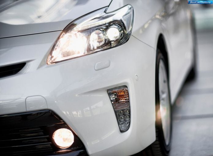 2012 Toyota Prius - фотография 13 из 14