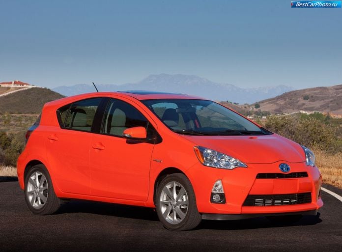 2012 Toyota Prius C - фотография 4 из 38