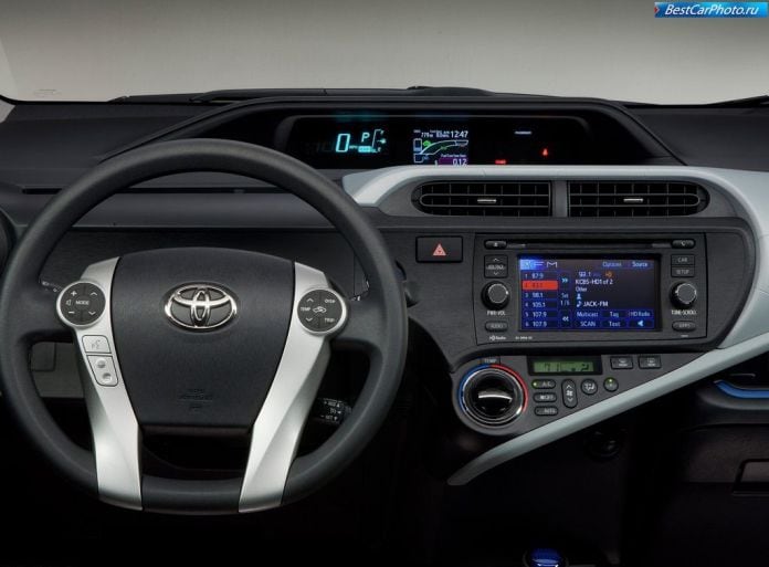 2012 Toyota Prius C - фотография 6 из 38