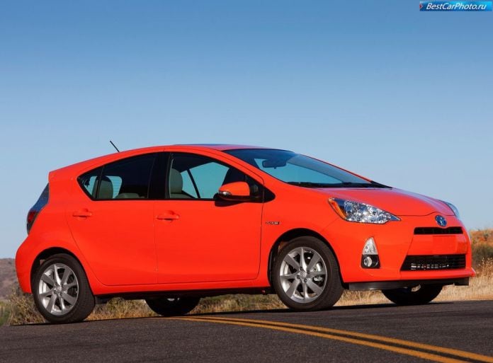 2012 Toyota Prius C - фотография 7 из 38