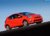 toyota_2012-prius_c_1024x768_008.jpg