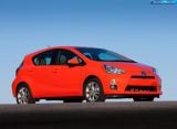 toyota_2012-prius_c_1024x768_009.jpg