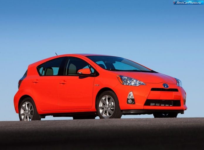 2012 Toyota Prius C - фотография 9 из 38