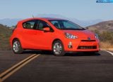 toyota_2012-prius_c_1024x768_011.jpg