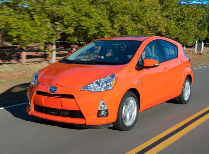 2012 Toyota Prius C - фотография 12 из 38