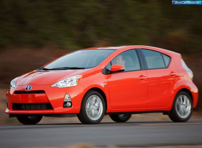 2012 Toyota Prius C - фотография 13 из 38