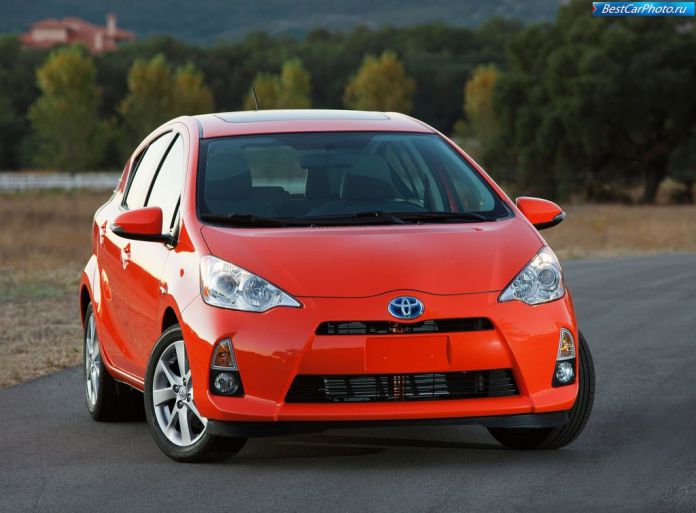 2012 Toyota Prius C - фотография 14 из 38