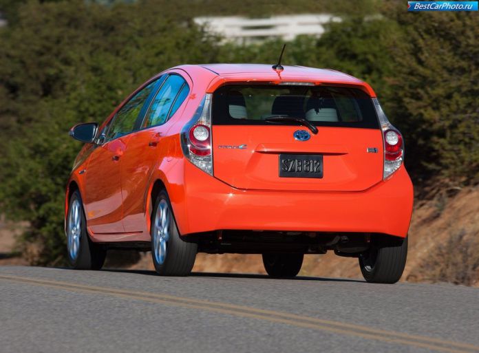 2012 Toyota Prius C - фотография 20 из 38