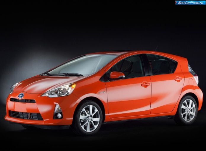 2012 Toyota Prius C - фотография 21 из 38