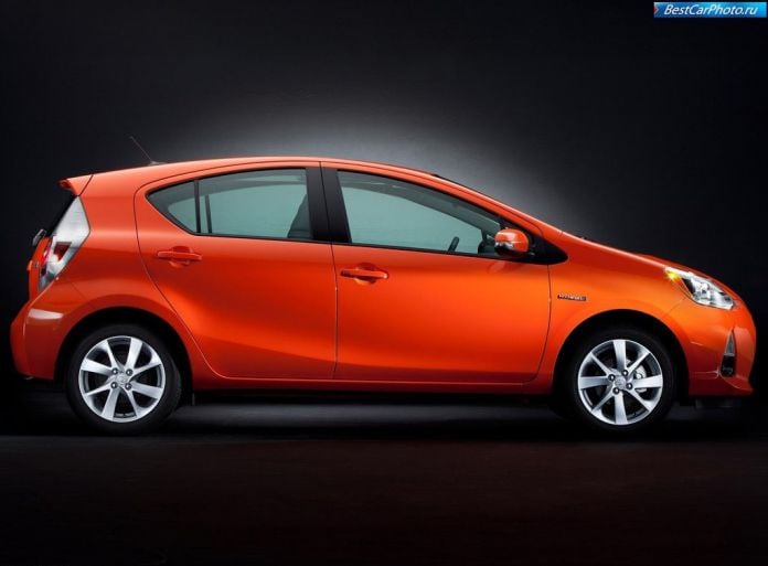 2012 Toyota Prius C - фотография 22 из 38