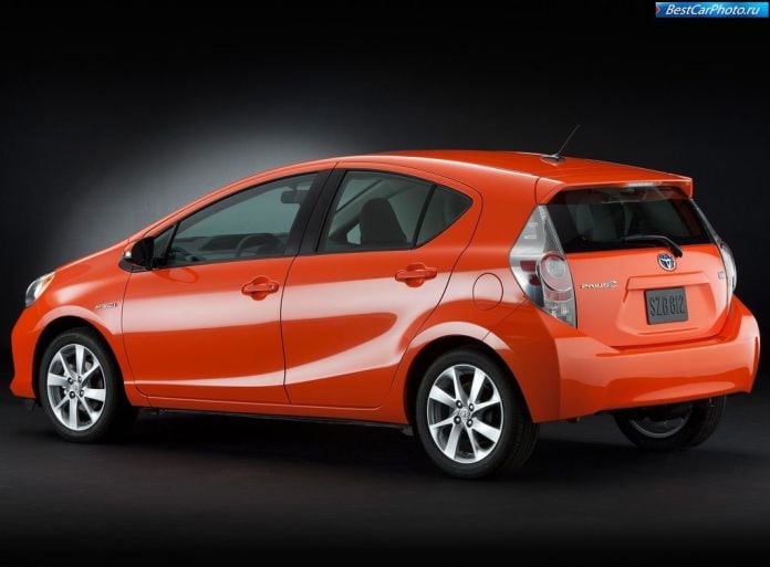 2012 Toyota Prius C - фотография 23 из 38