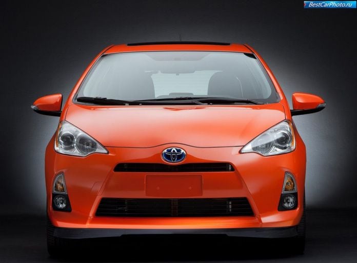 2012 Toyota Prius C - фотография 24 из 38