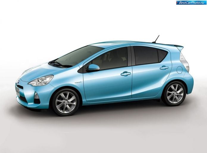2012 Toyota Prius C - фотография 26 из 38