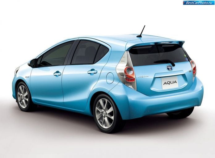2012 Toyota Prius C - фотография 27 из 38