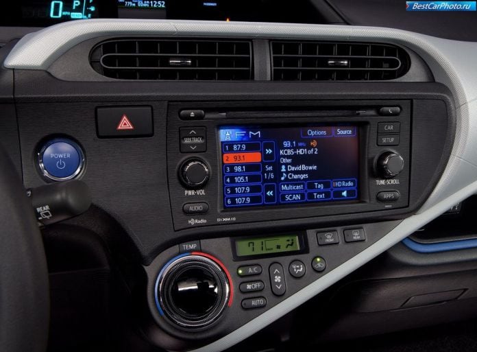 2012 Toyota Prius C - фотография 30 из 38