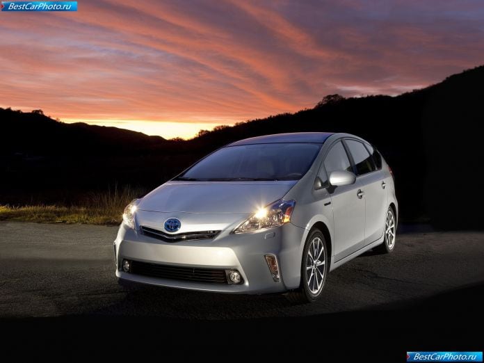2012 Toyota Prius V - фотография 2 из 77