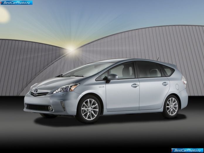 2012 Toyota Prius V - фотография 3 из 77
