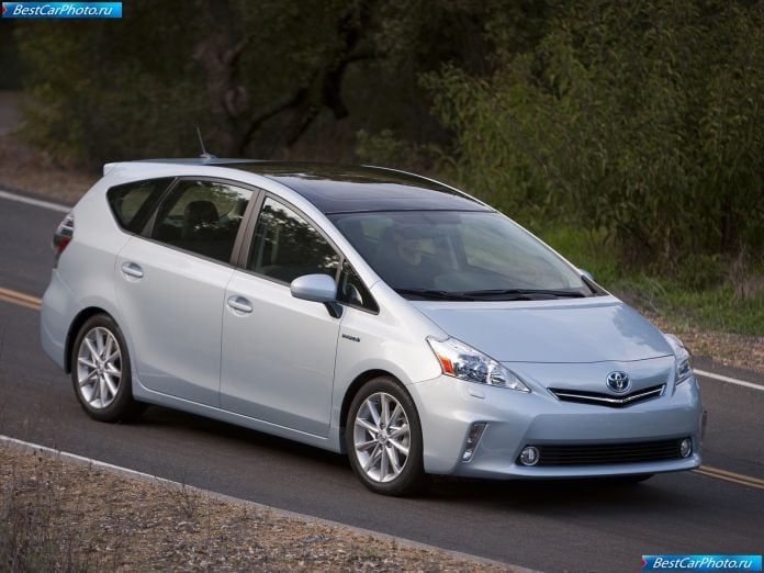 2012 Toyota Prius V - фотография 4 из 77