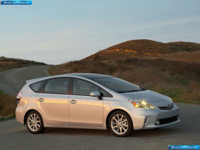 2012 Toyota Prius V - фотография 15 из 77