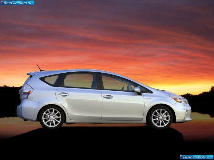 2012 Toyota Prius V - фотография 18 из 77