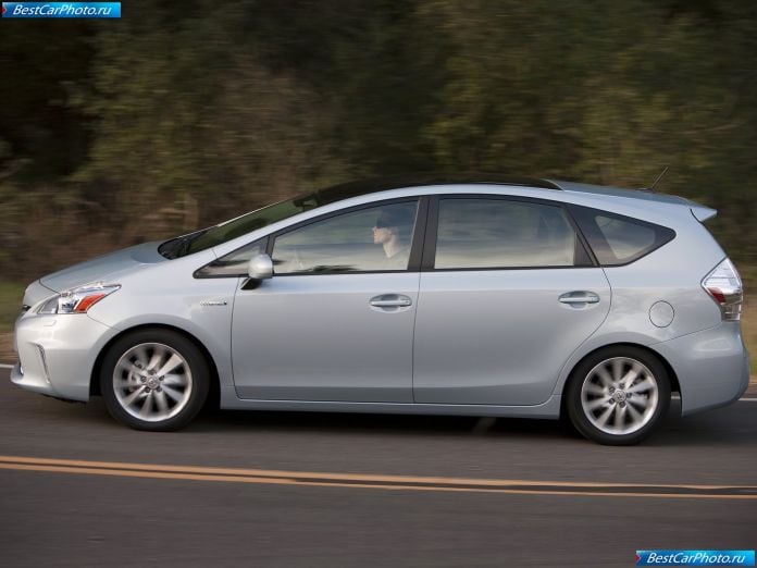 2012 Toyota Prius V - фотография 22 из 77