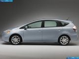 toyota_2012-prius_v_1600x1200_032.jpg