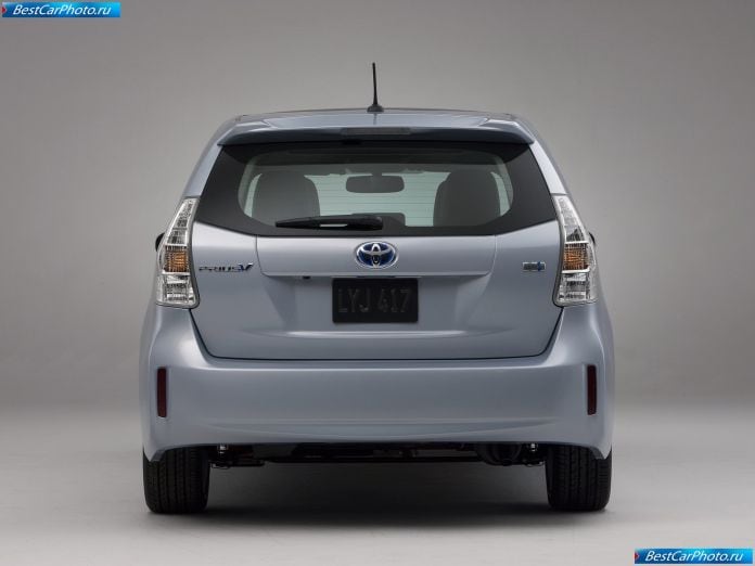 2012 Toyota Prius V - фотография 37 из 77