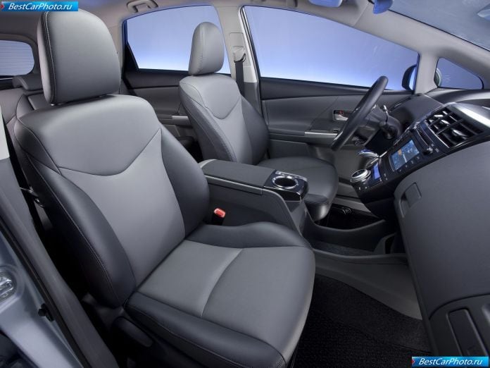 2012 Toyota Prius V - фотография 40 из 77