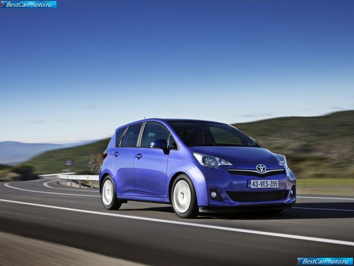 2012 Toyota Verso-s - фотография 2 из 115
