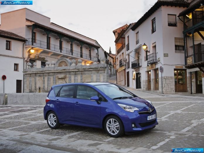 2012 Toyota Verso-s - фотография 10 из 115