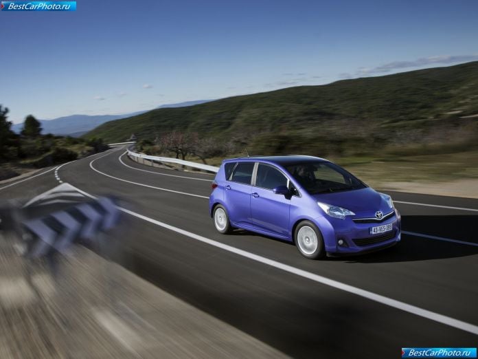 2012 Toyota Verso-s - фотография 13 из 115