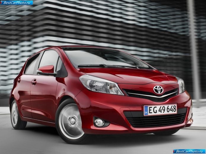 2012 Toyota Yaris - фотография 1 из 120