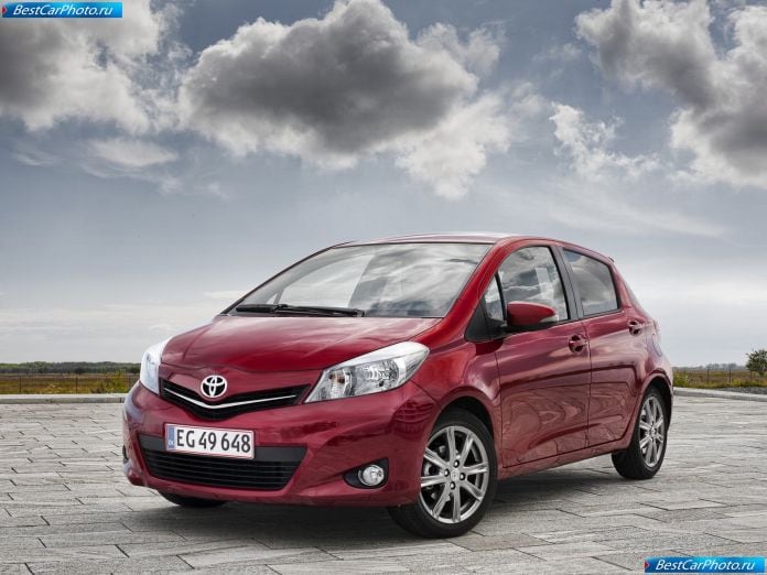 2012 Toyota Yaris - фотография 2 из 120