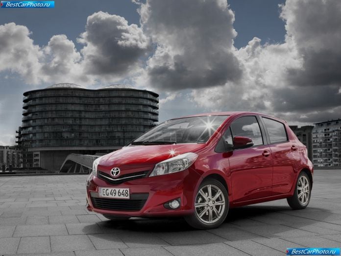 2012 Toyota Yaris - фотография 7 из 120