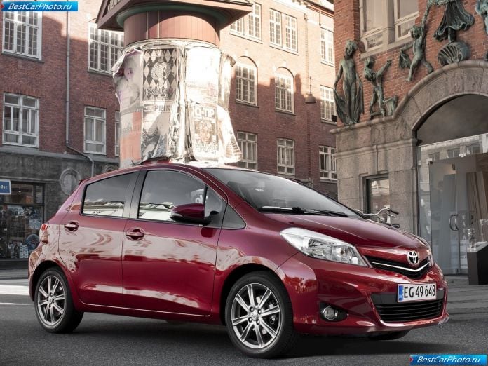 2012 Toyota Yaris - фотография 10 из 120