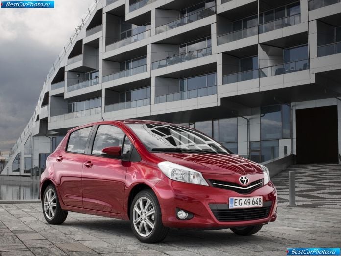 2012 Toyota Yaris - фотография 25 из 120