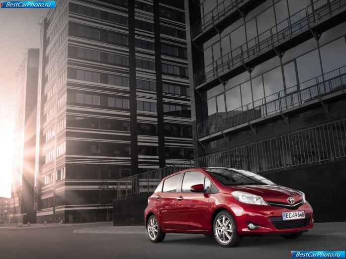 2012 Toyota Yaris - фотография 26 из 120