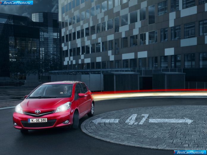 2012 Toyota Yaris - фотография 27 из 120