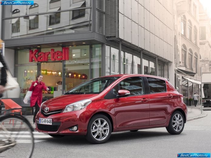 2012 Toyota Yaris - фотография 30 из 120