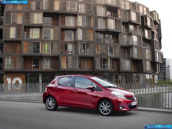 2012 Toyota Yaris - фотография 31 из 120