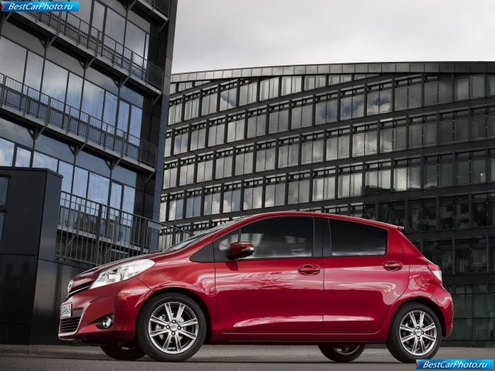 2012 Toyota Yaris - фотография 35 из 120