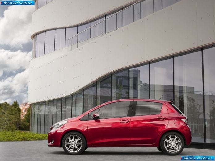 2012 Toyota Yaris - фотография 38 из 120