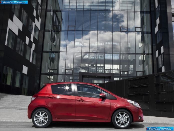 2012 Toyota Yaris - фотография 40 из 120