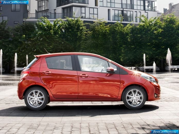 2012 Toyota Yaris - фотография 41 из 120