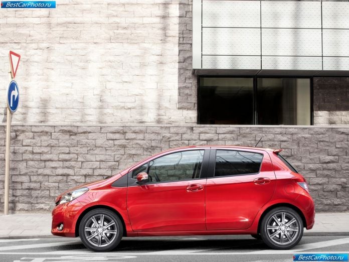 2012 Toyota Yaris - фотография 42 из 120