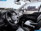 toyota_2012-yaris_1600x1200_080.jpg