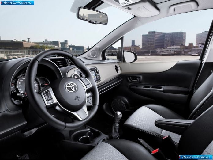 2012 Toyota Yaris - фотография 80 из 120