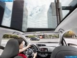 toyota_2012-yaris_1600x1200_085.jpg